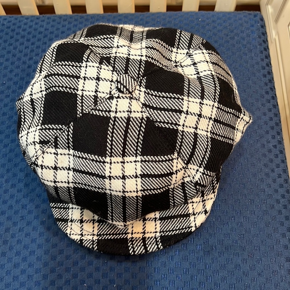 No Boundaries brand black and white plaid cap hat with button on top  BRAND NEW